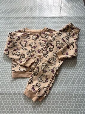 Hello Kitty Beige and Pink Bow Sleep Set. Size 5/6